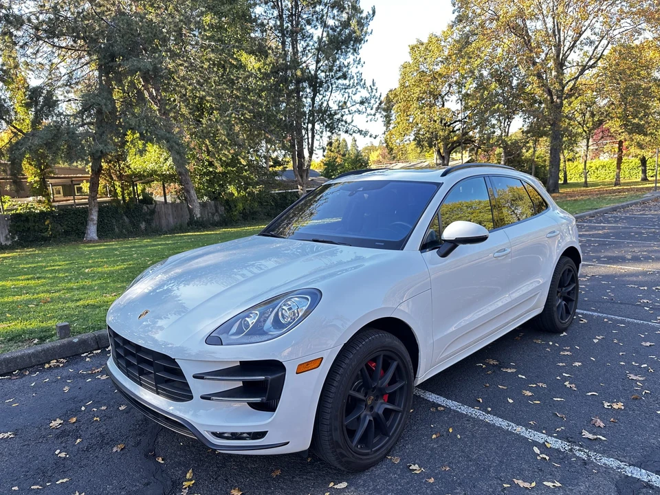 2015 Porsche Macan Turbo - Image 2 of 31