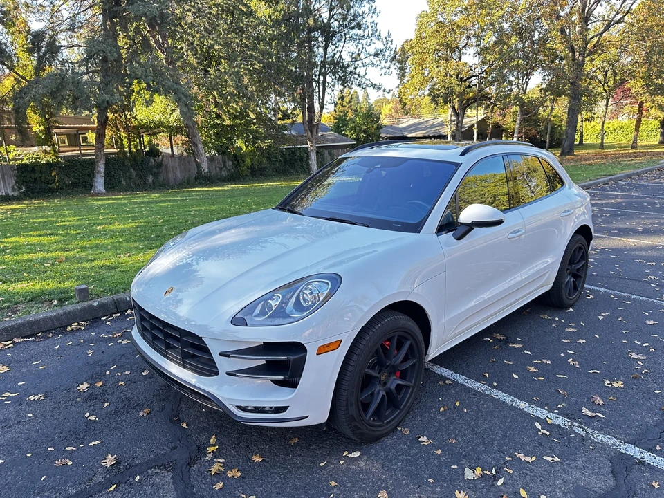 2015 Porsche Macan Turbo - Image 3 of 31