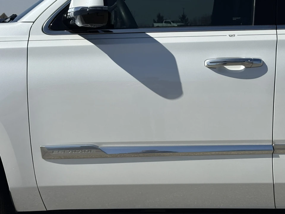 2016 Cadillac Escalade 4th Gen - Image 27 of 31