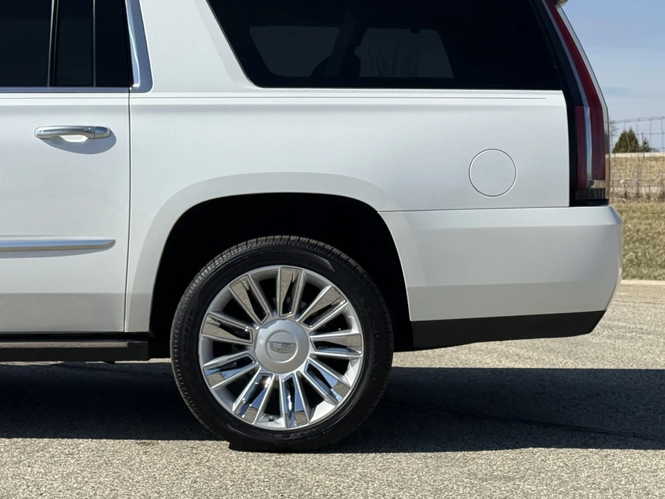 2016 Cadillac Escalade 4th Gen - Image 29 of 31