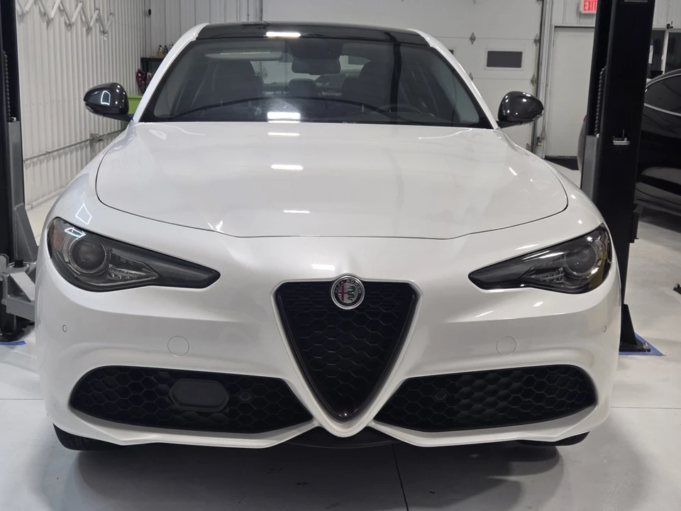 2019 Alfa Romeo Giulia - Image 27 of 31