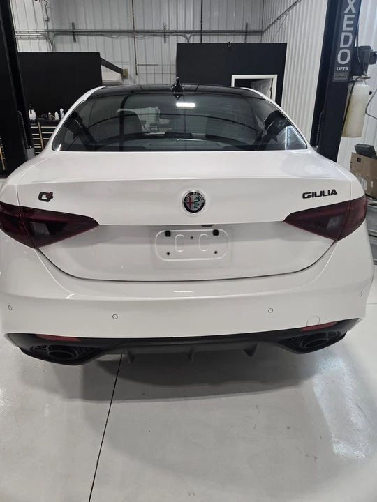 2019 Alfa Romeo Giulia - Image 24 of 31