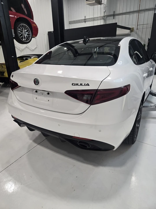 2019 Alfa Romeo Giulia - Image 25 of 31