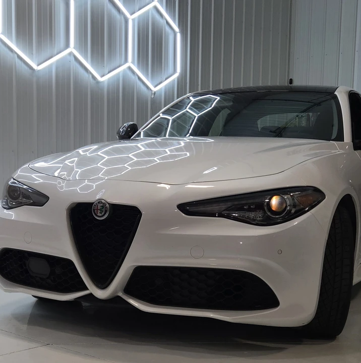 2019 Alfa Romeo Giulia - Image 28 of 31
