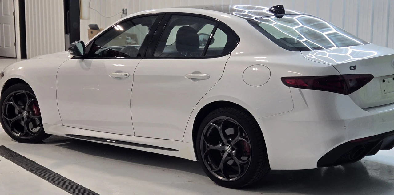 2019 Alfa Romeo Giulia - Image 22 of 31