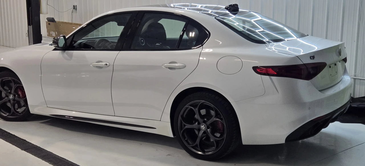 2019 Alfa Romeo Giulia - Image 21 of 31