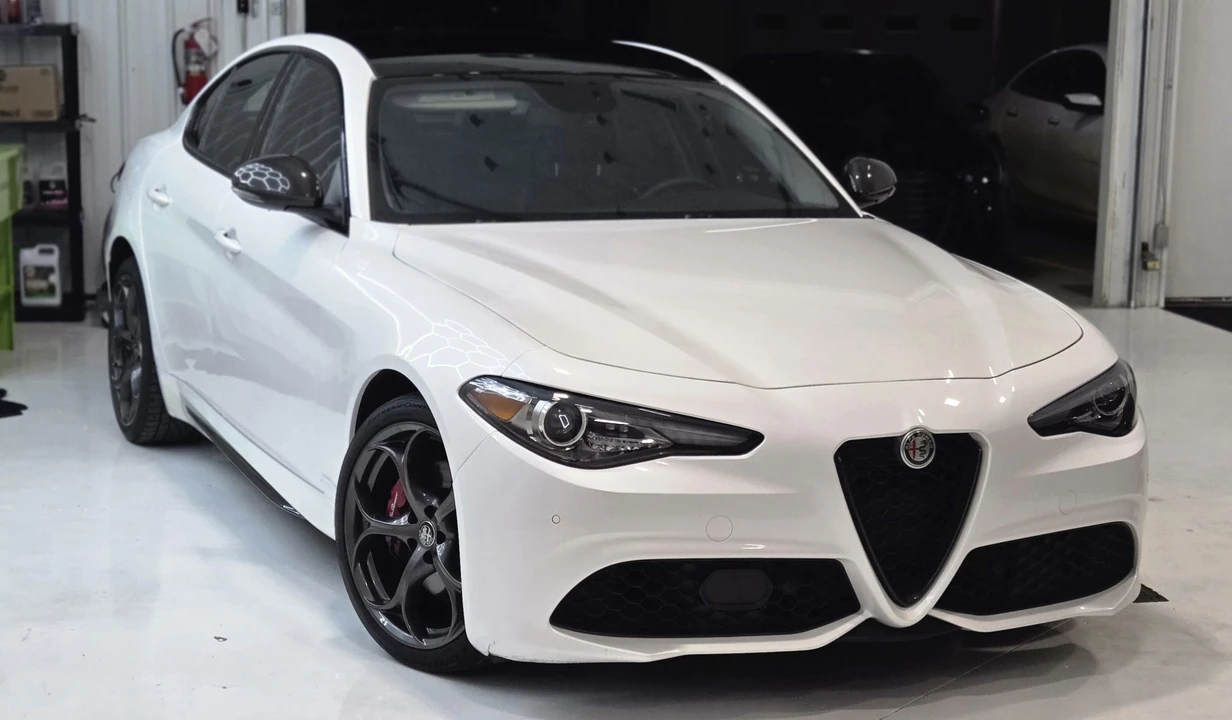 2019 Alfa Romeo Giulia - Image 12 of 31