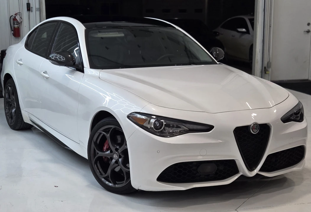 2019 Alfa Romeo Giulia - Image 13 of 31