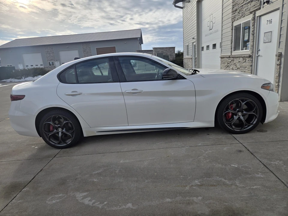 2019 Alfa Romeo Giulia - Image 8 of 31