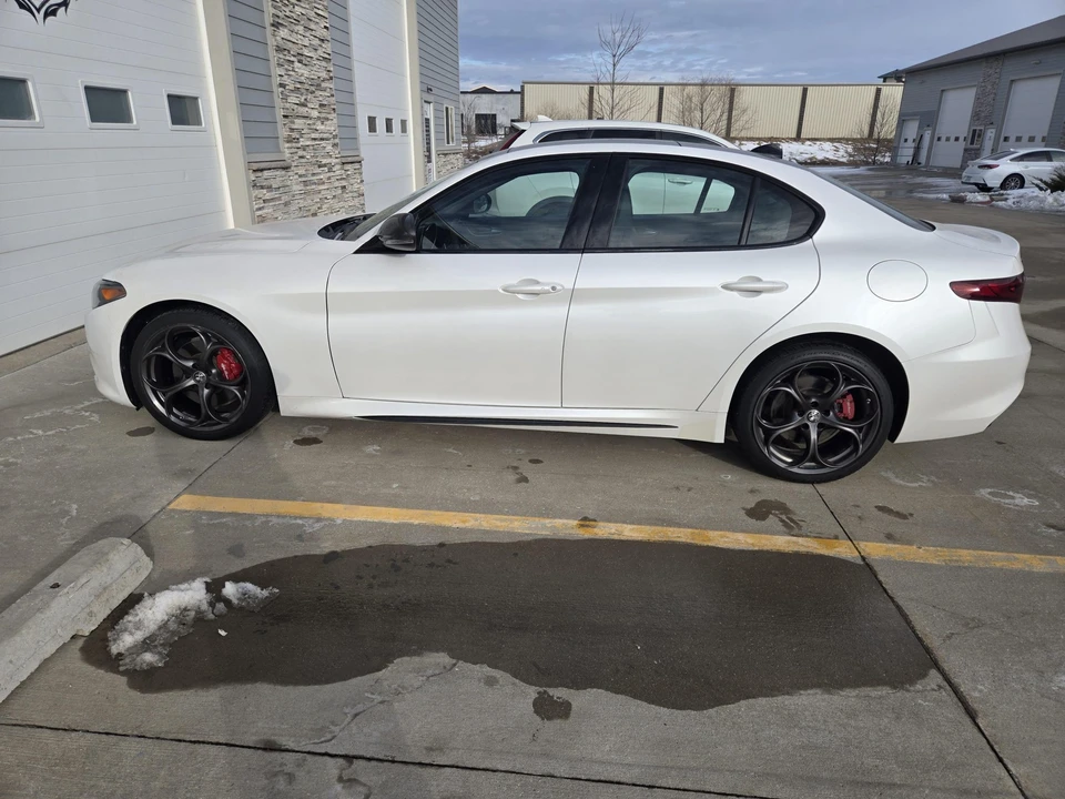 2019 Alfa Romeo Giulia - Image 4 of 31