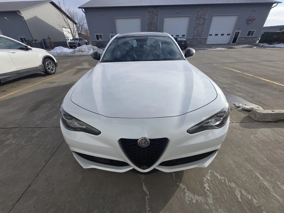 2019 Alfa Romeo Giulia - Image 11 of 31