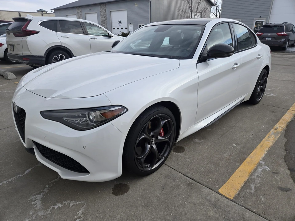 2019 Alfa Romeo Giulia - Image 2 of 31