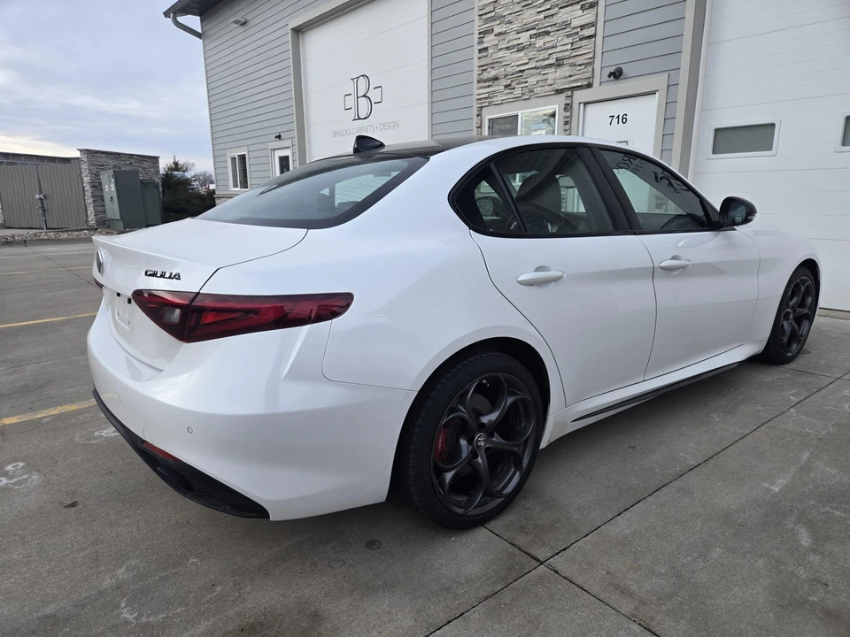 2019 Alfa Romeo Giulia - Image 7 of 31