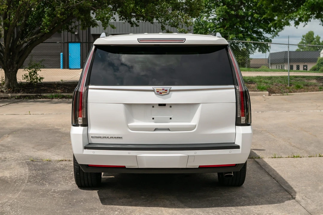 2020 Cadillac - Image 4 of 31