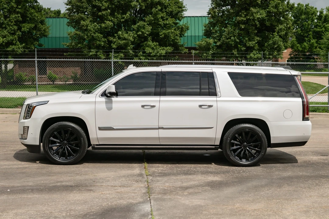 2020 Cadillac - Image 2 of 31
