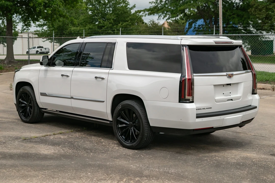 2020 Cadillac - Image 3 of 31