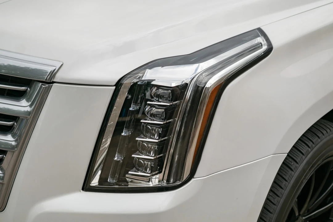 2020 Cadillac - Image 10 of 31