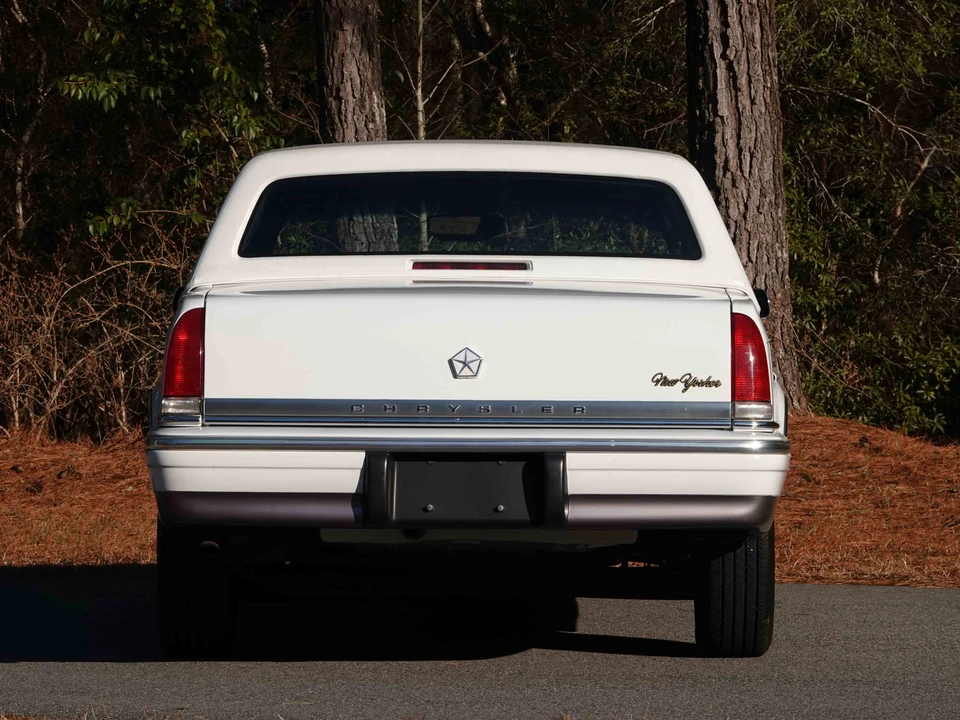 1993 Chrysler New Yorker - Image 14 of 31