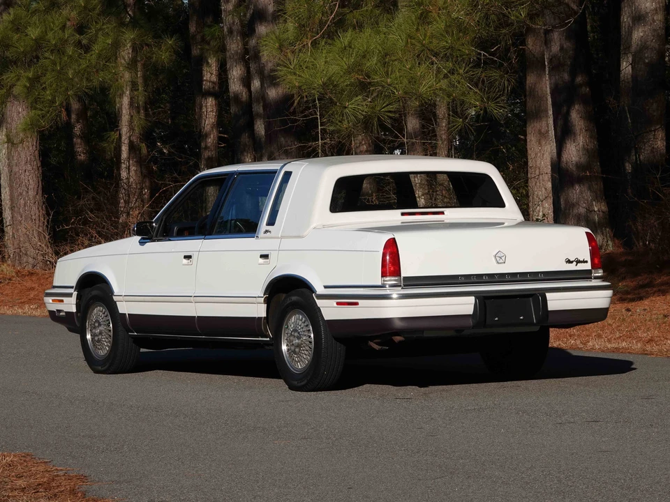 1993 Chrysler New Yorker - Image 13 of 31