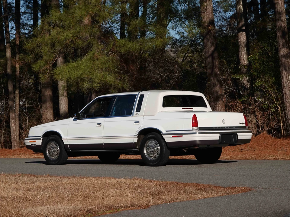 1993 Chrysler New Yorker - Image 11 of 31