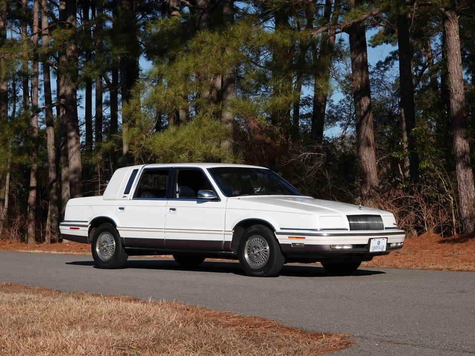 1993 Chrysler New Yorker - Image 3 of 31