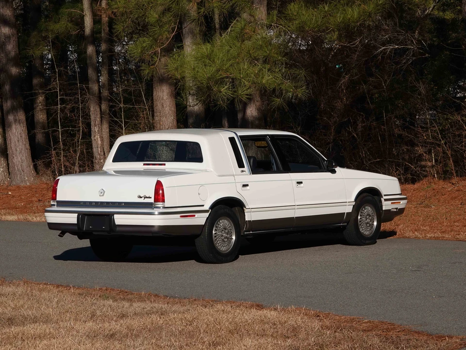 1993 Chrysler New Yorker - Image 16 of 31