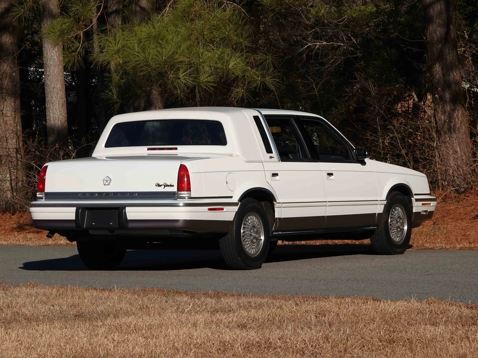 1993 Chrysler New Yorker - Image 15 of 31