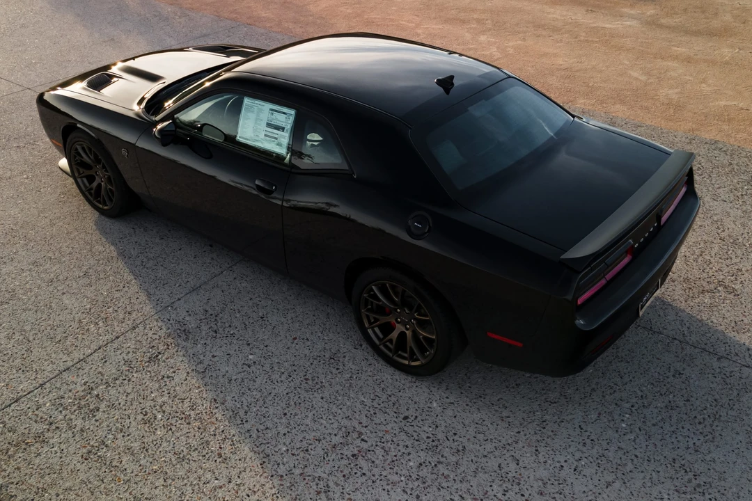 2015 Dodge Challenger SRT Hellcat 3rd Gen - Image 21 of 31