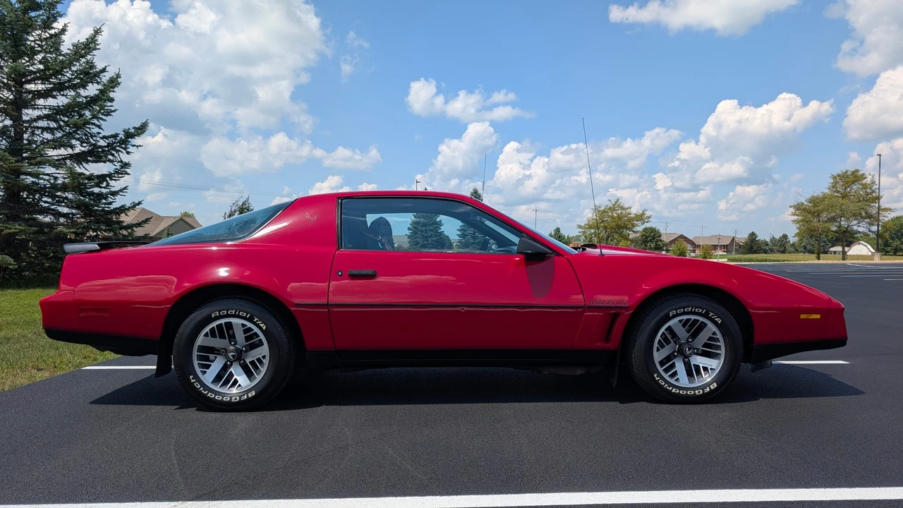 1982 Pontiac Firebird Trans Am 3rd Gen - Image 19 of 31
