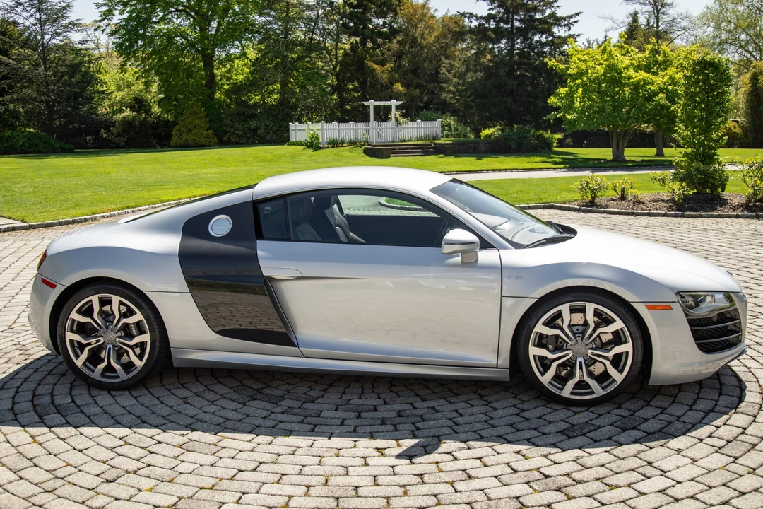 2010 Audi 42 R8 - Image 7 of 31