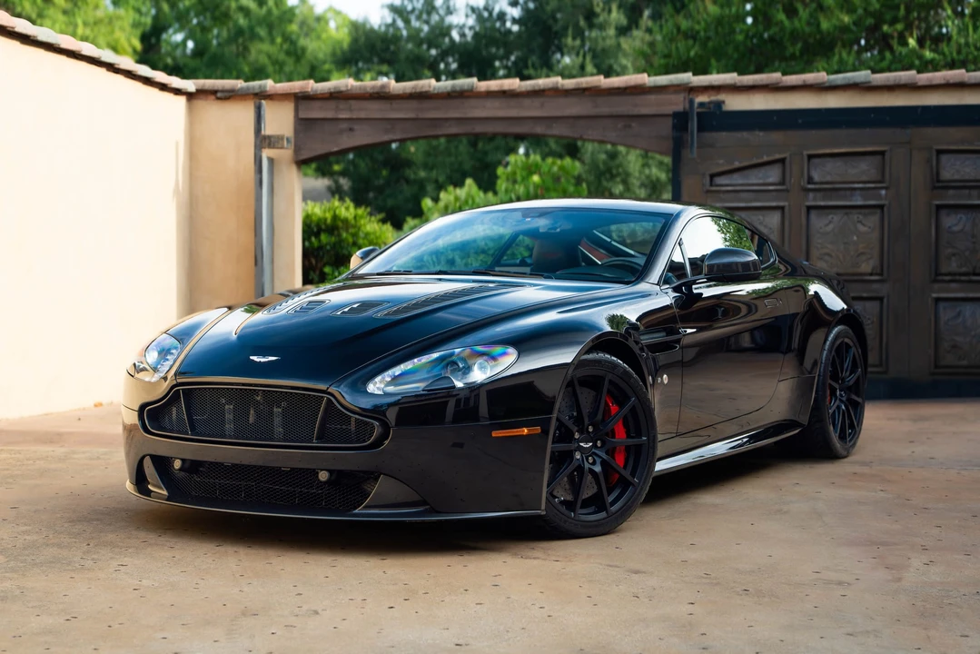 2017 Aston Martin Vantage - Image 2 of 31