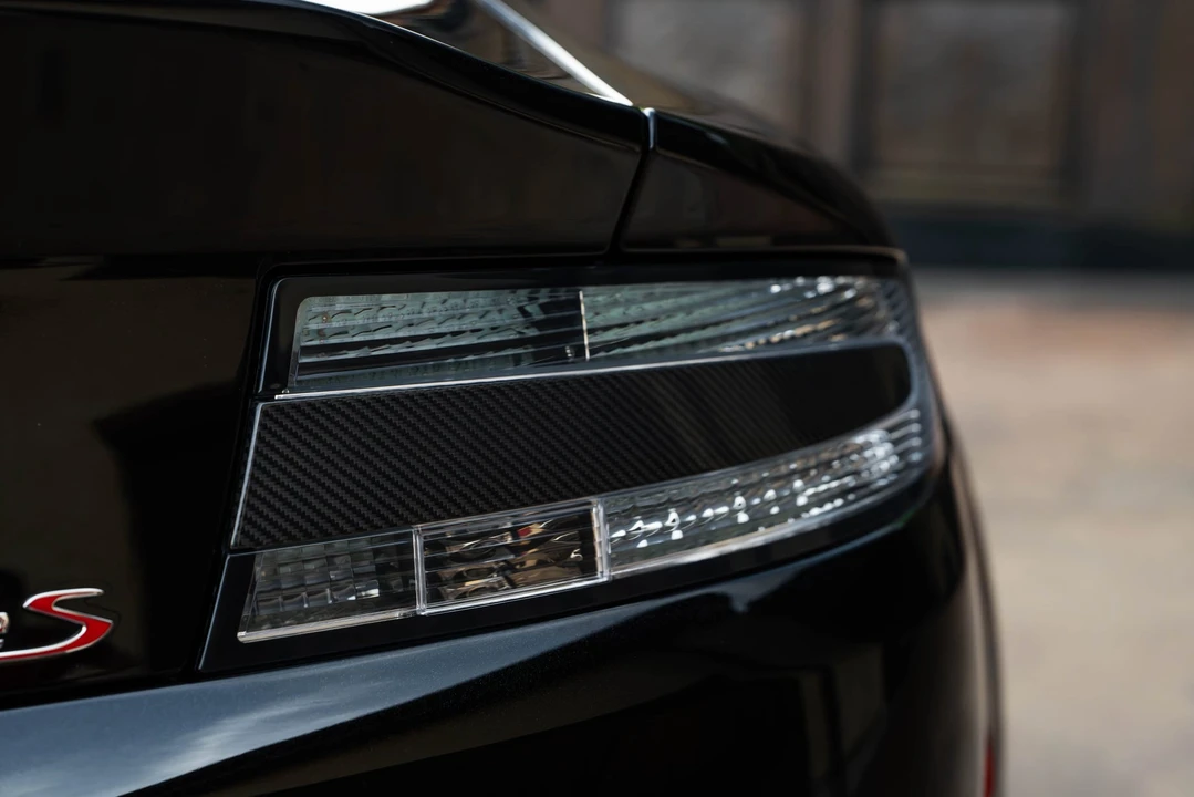 2017 Aston Martin Vantage - Image 14 of 31