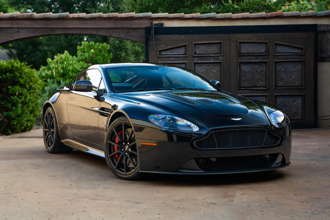 2017 Aston Martin Vantage - Image 4 of 31