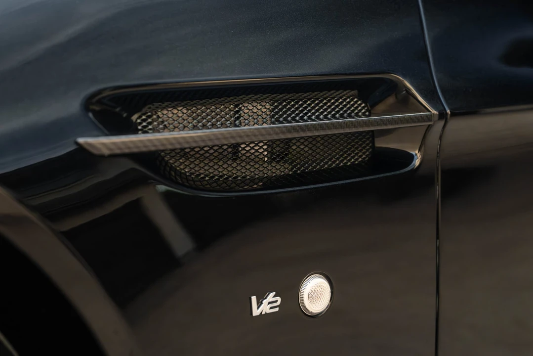 2017 Aston Martin Vantage - Image 17 of 31