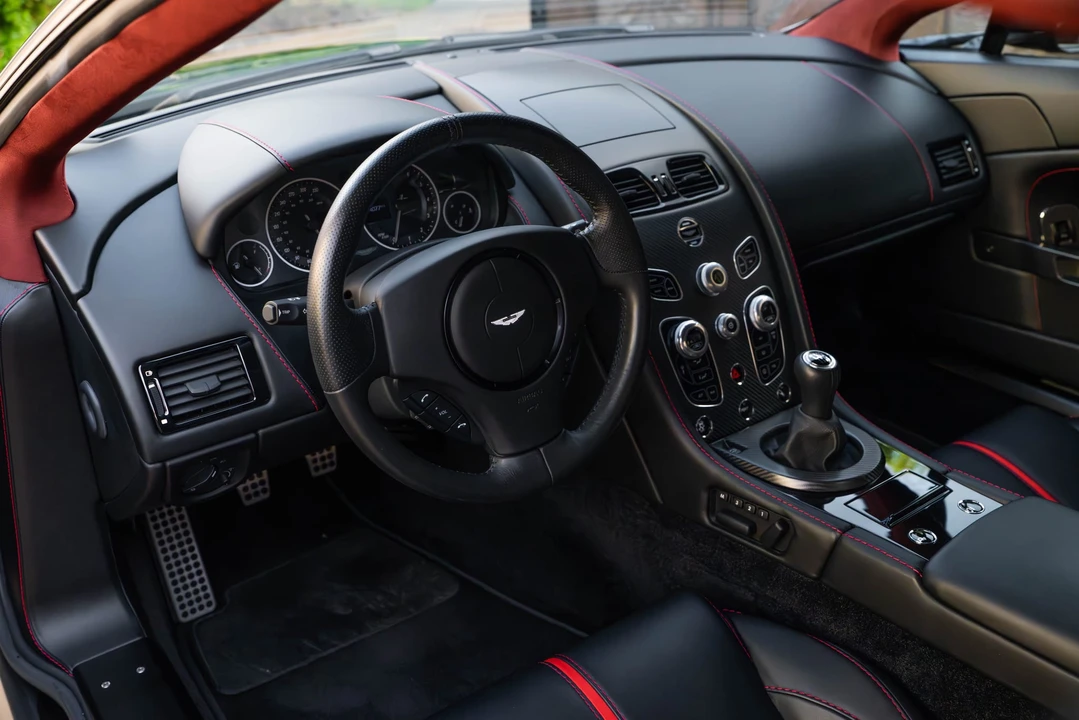 2017 Aston Martin Vantage - Image 26 of 31