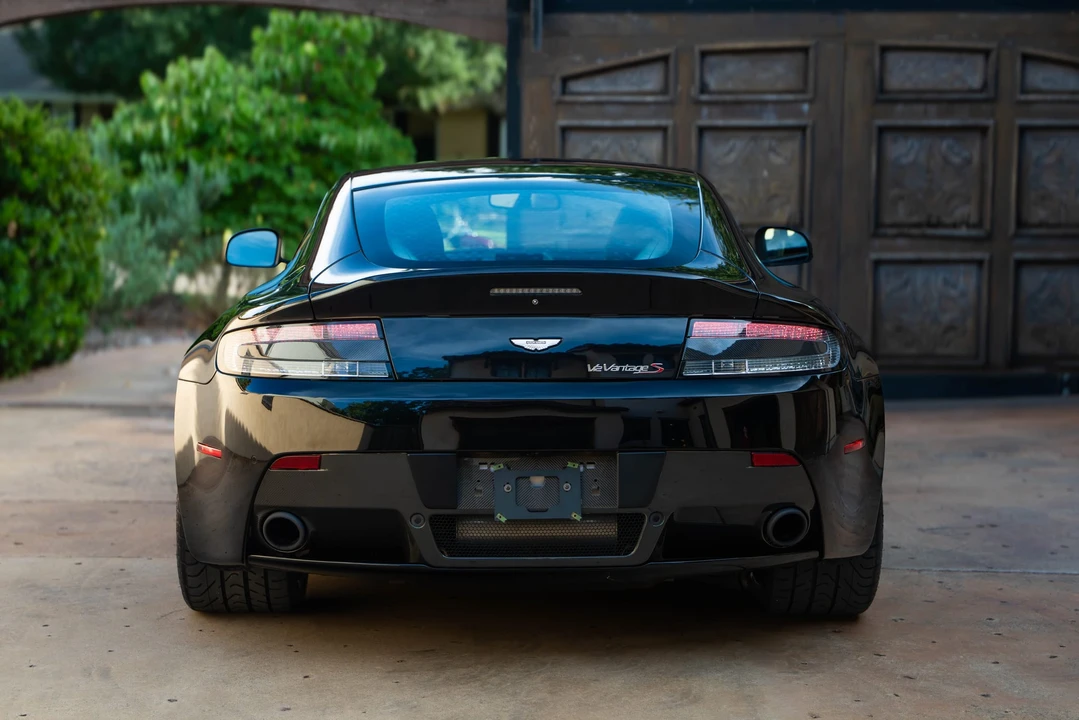 2017 Aston Martin Vantage - Image 7 of 31