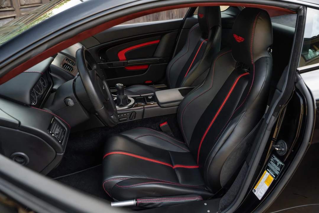 2017 Aston Martin Vantage - Image 27 of 31