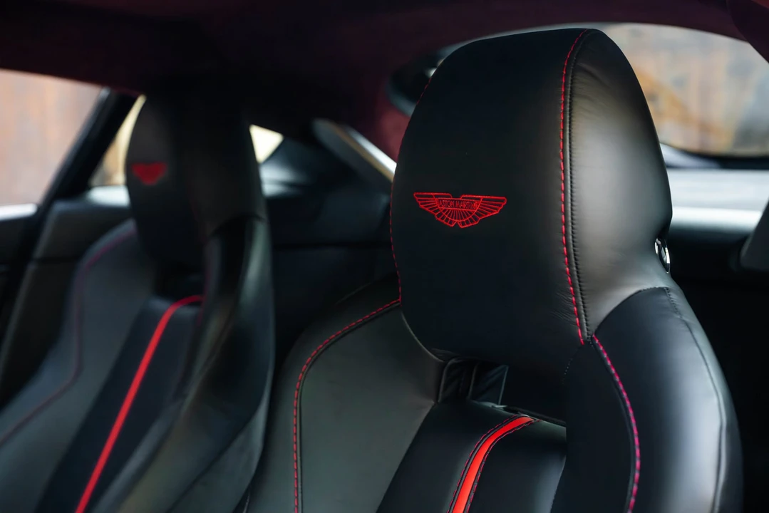 2017 Aston Martin Vantage - Image 29 of 31