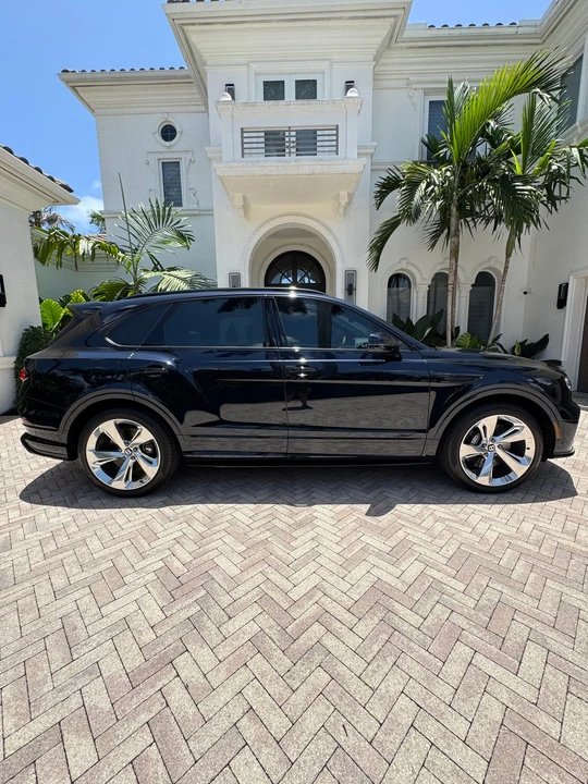 2022 Bentley Bentayga Speed - Image 7 of 31