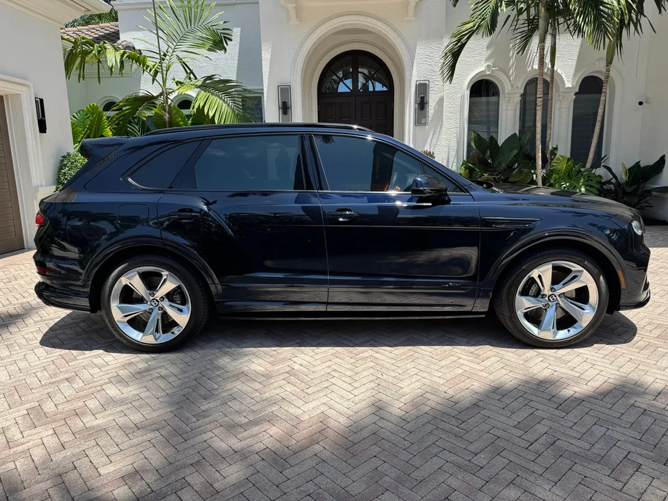 2022 Bentley Bentayga Speed - Image 9 of 31