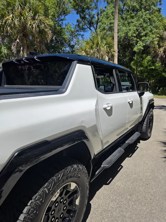 2022 GMC Hummer EV - Image 11 of 31