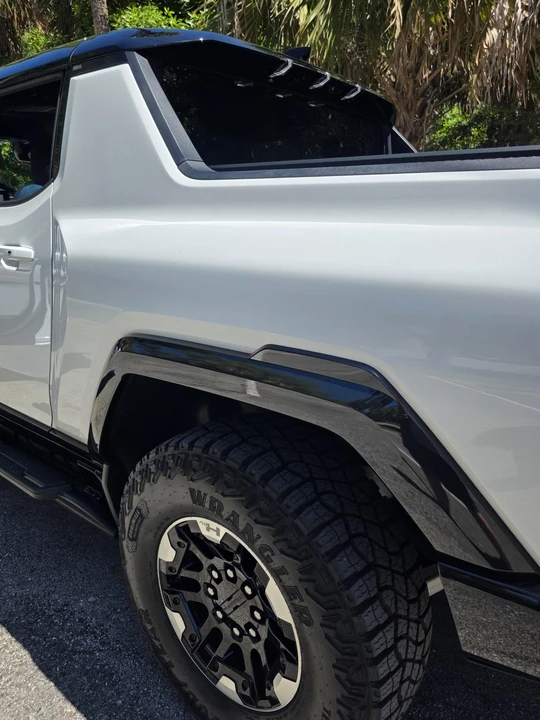 2022 GMC Hummer EV - Image 31 of 31
