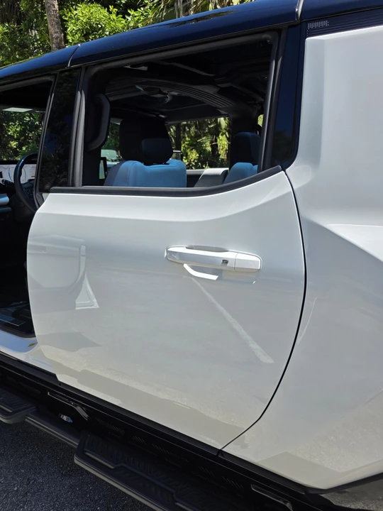 2022 GMC Hummer EV - Image 9 of 31
