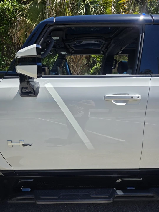 2022 GMC Hummer EV - Image 28 of 31