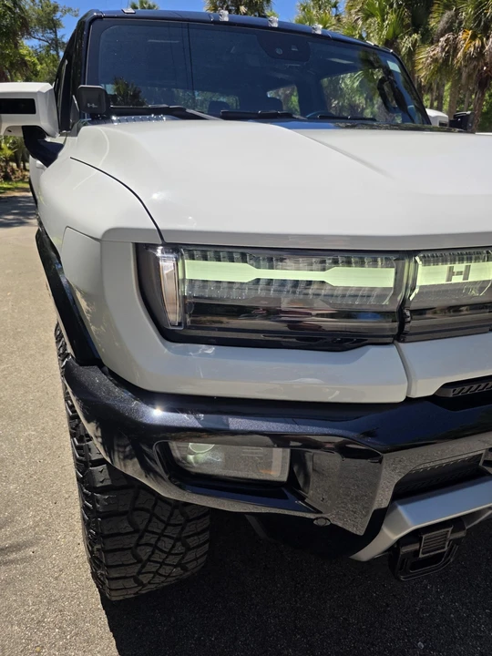 2022 GMC Hummer EV - Image 18 of 31