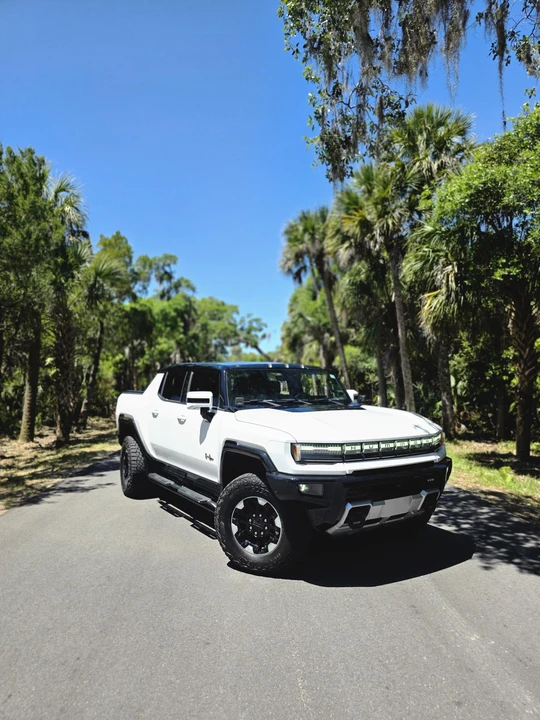 2022 GMC Hummer EV - Image 8 of 31