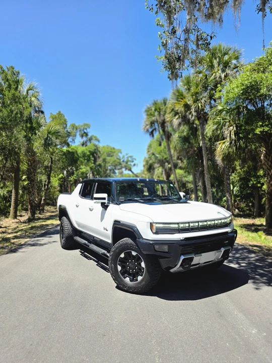 2022 GMC Hummer EV - Image 7 of 31