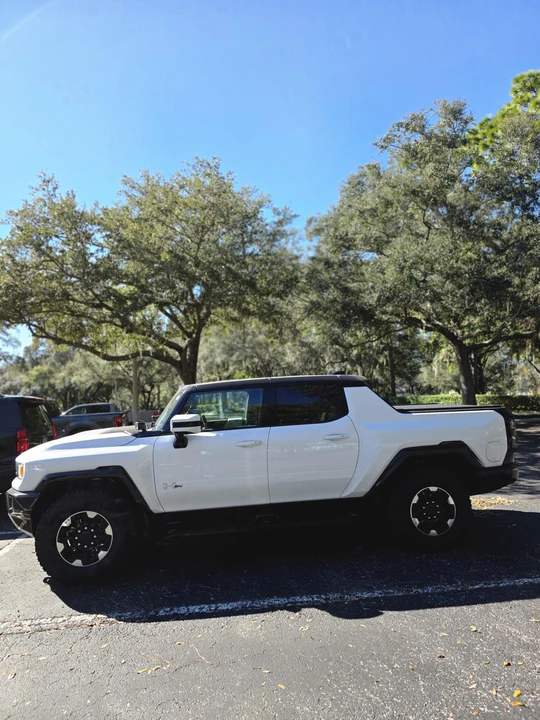 2022 GMC Hummer EV - Image 3 of 31