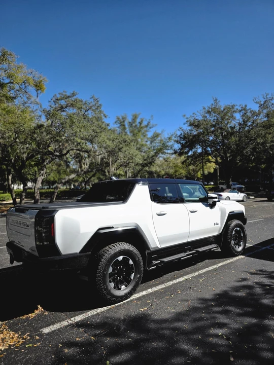 2022 GMC Hummer EV - Image 5 of 31