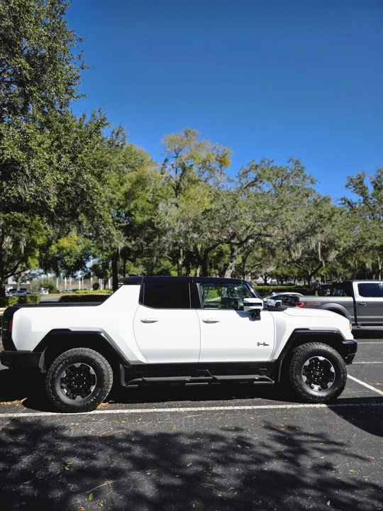 2022 GMC Hummer EV - Image 6 of 31